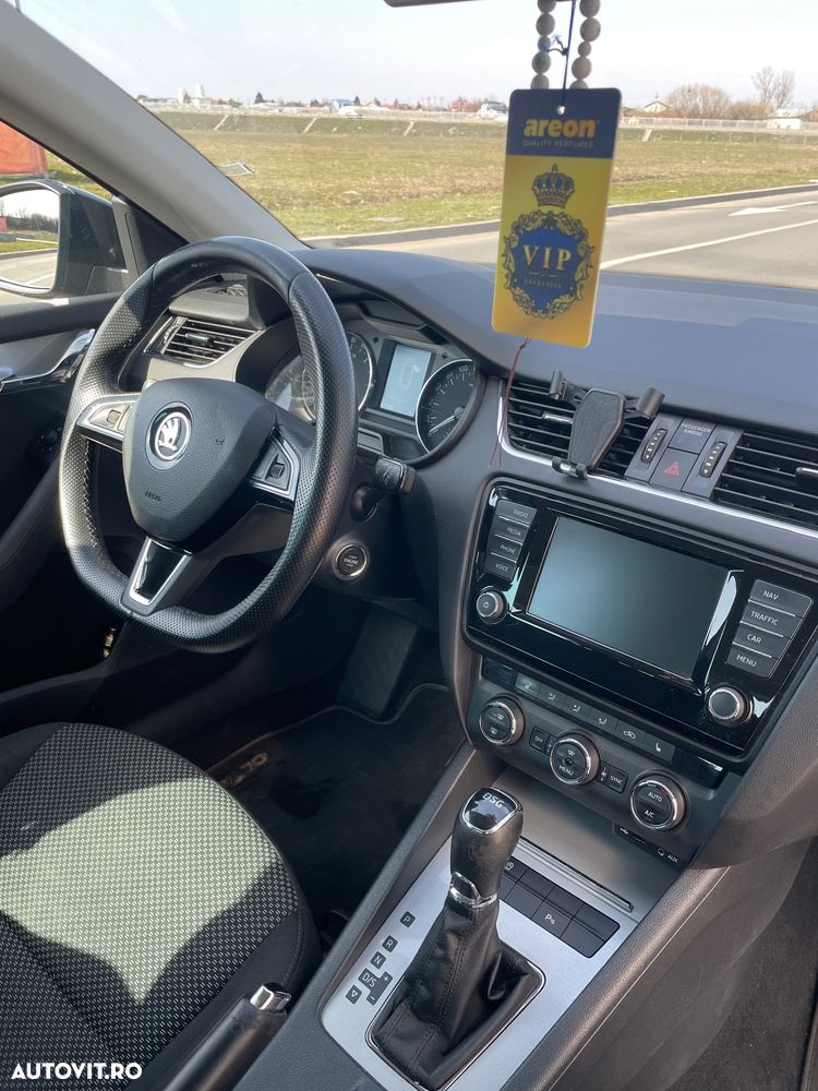 Skoda Octavia 1.6 TDI DSG Ambition - 6