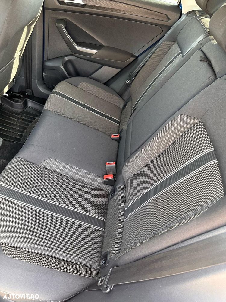 Volkswagen T-Roc - 12