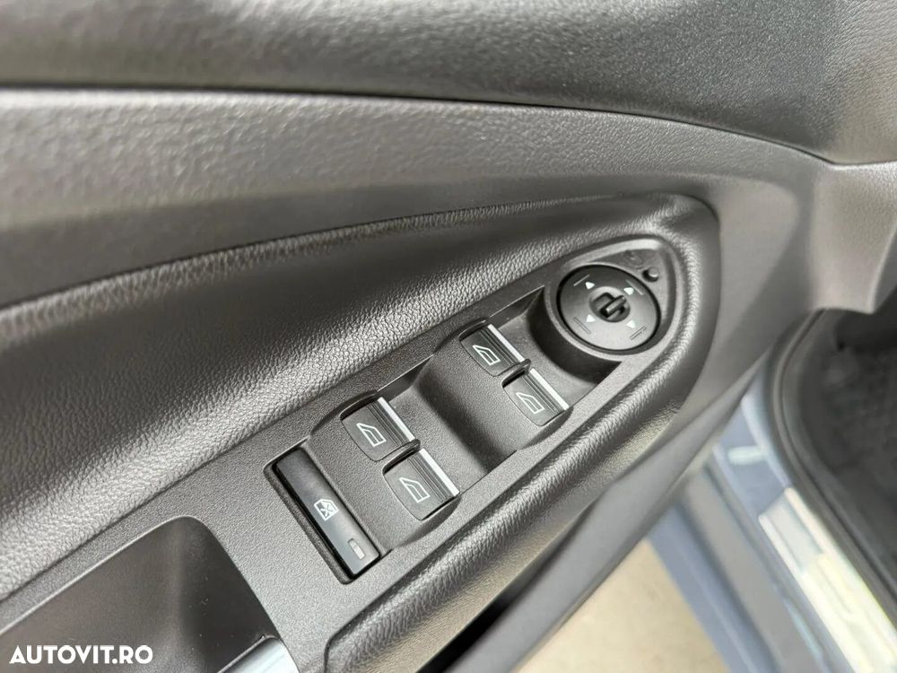 Ford Kuga - 28