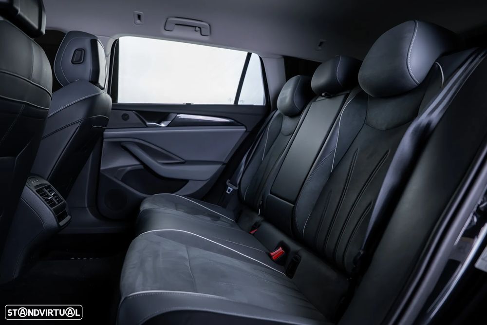 VW Passat Variant 2.0 TDi Business DSG - 29