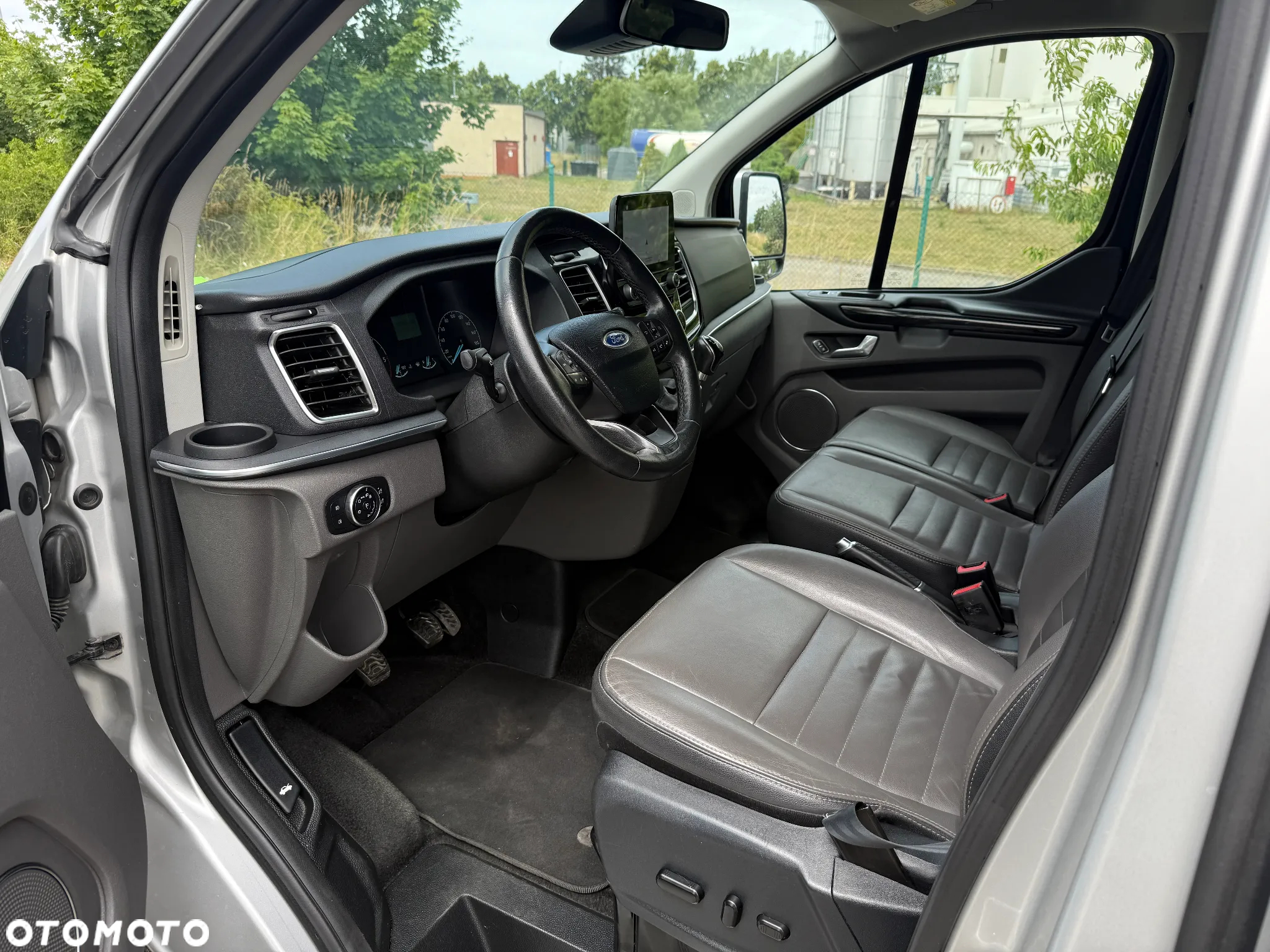 Ford Tourneo Custom - 19
