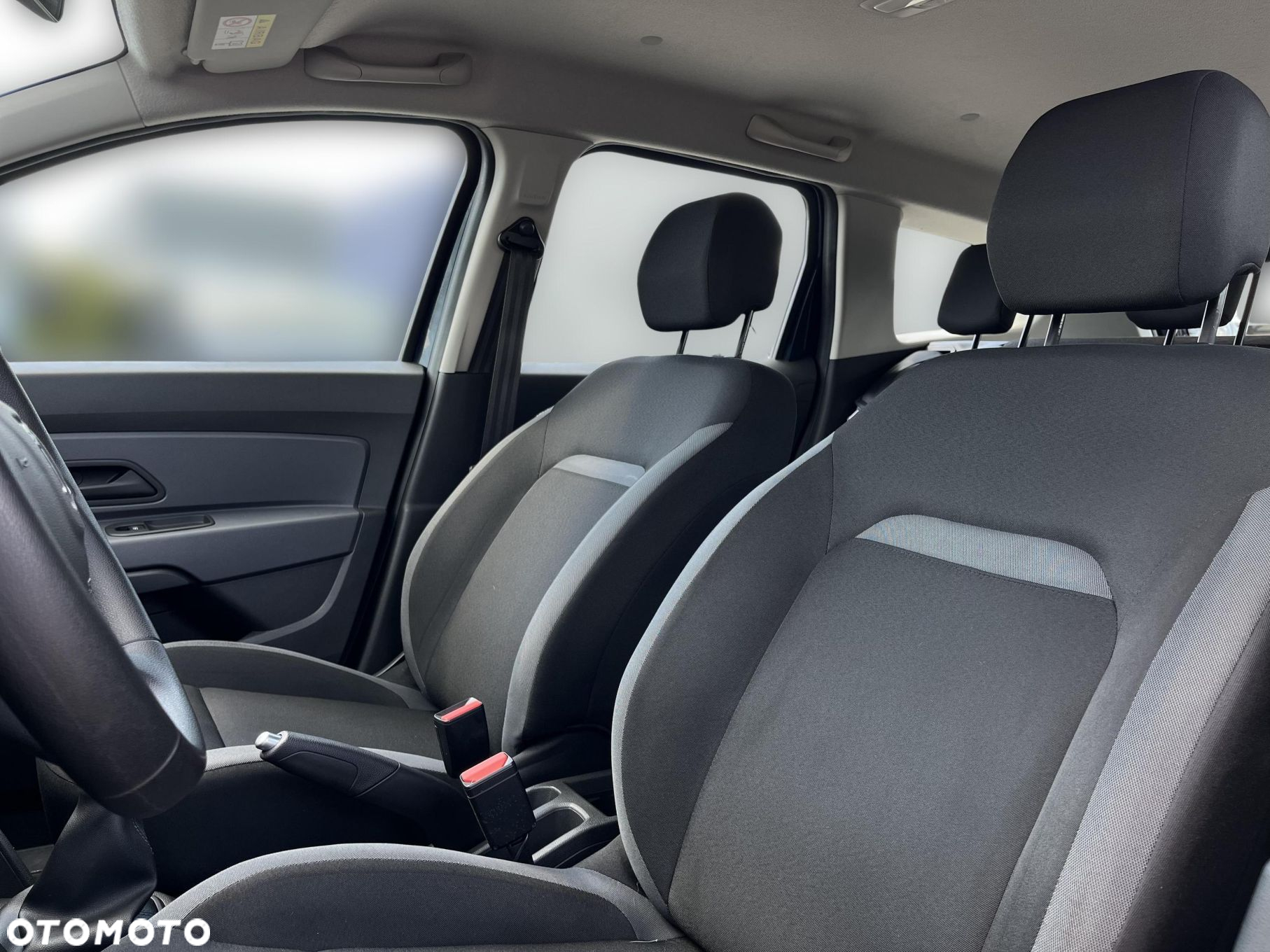 Dacia Duster 1.6 SCe Essential - 11