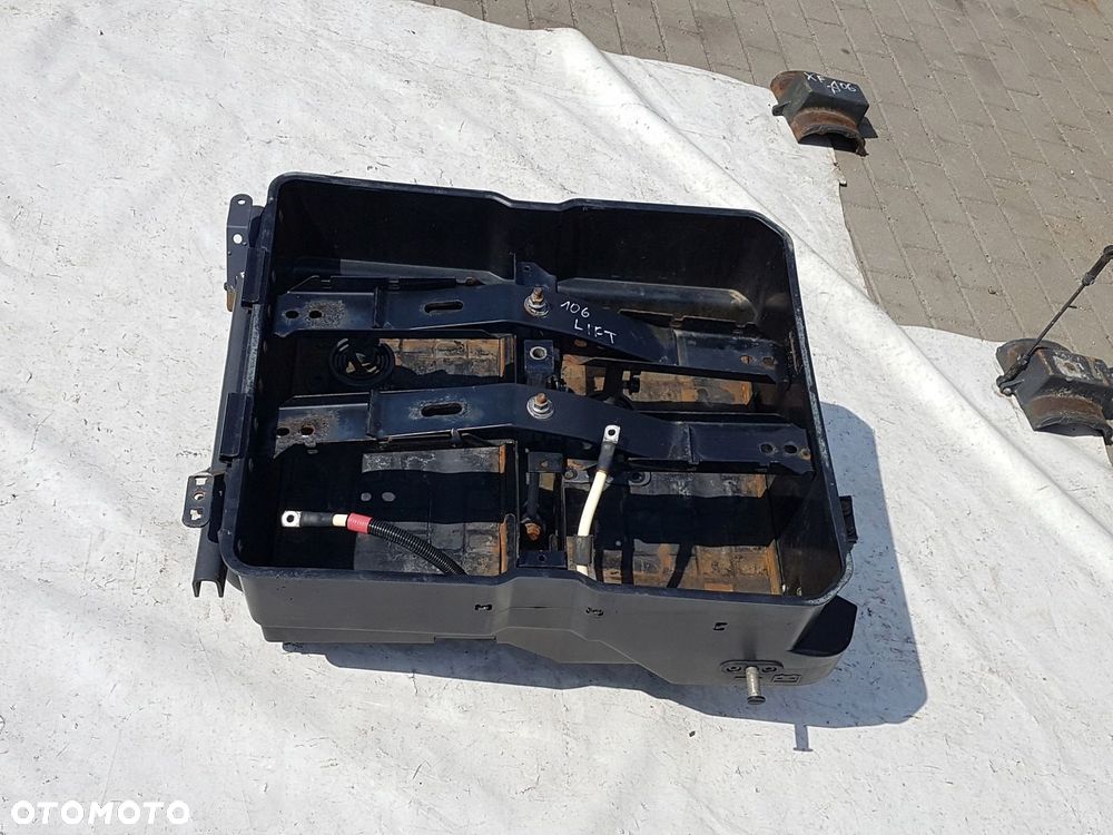 PODSTAWA SKRZYNKA MOCOWANIE AKUMULATORÓW DAF XF 106 - 4