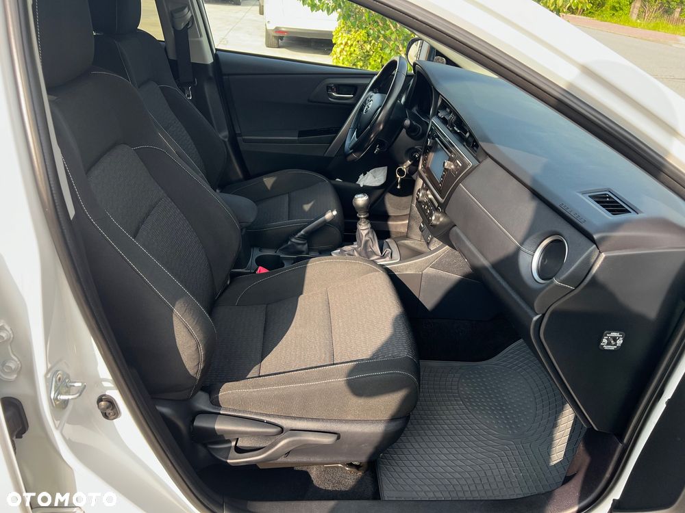Toyota Auris 1.6 Dynamic - 27