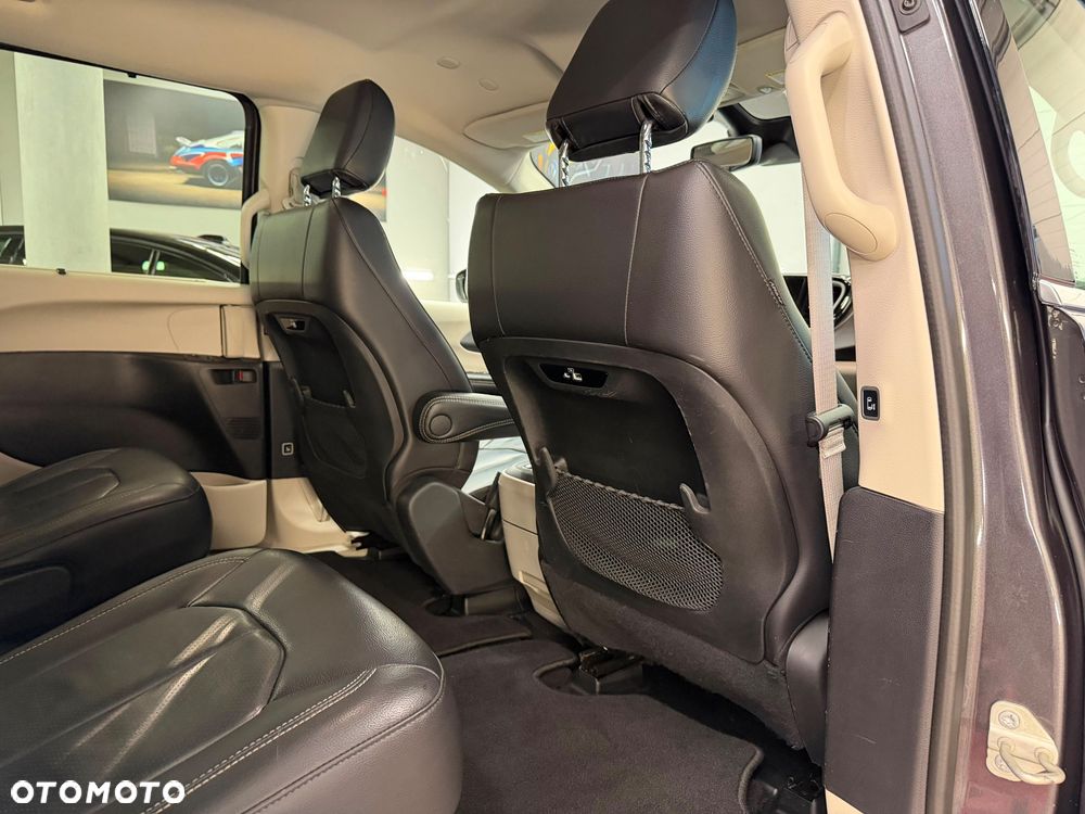 Chrysler Pacifica - 25