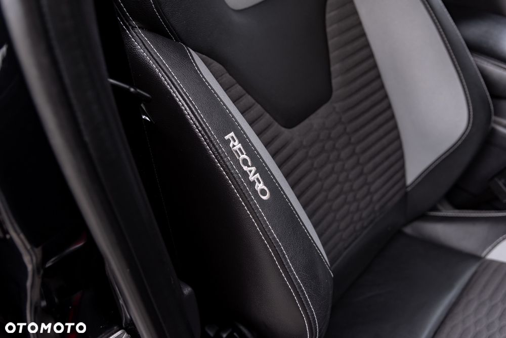 Ford Focus 2.0 EcoBoost ST - 25