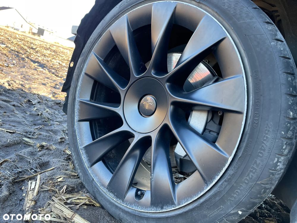 Tesla Model Y Standard - 30