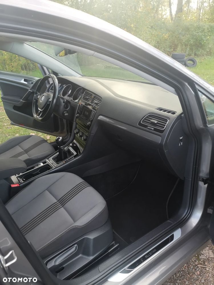 Volkswagen Golf - 24