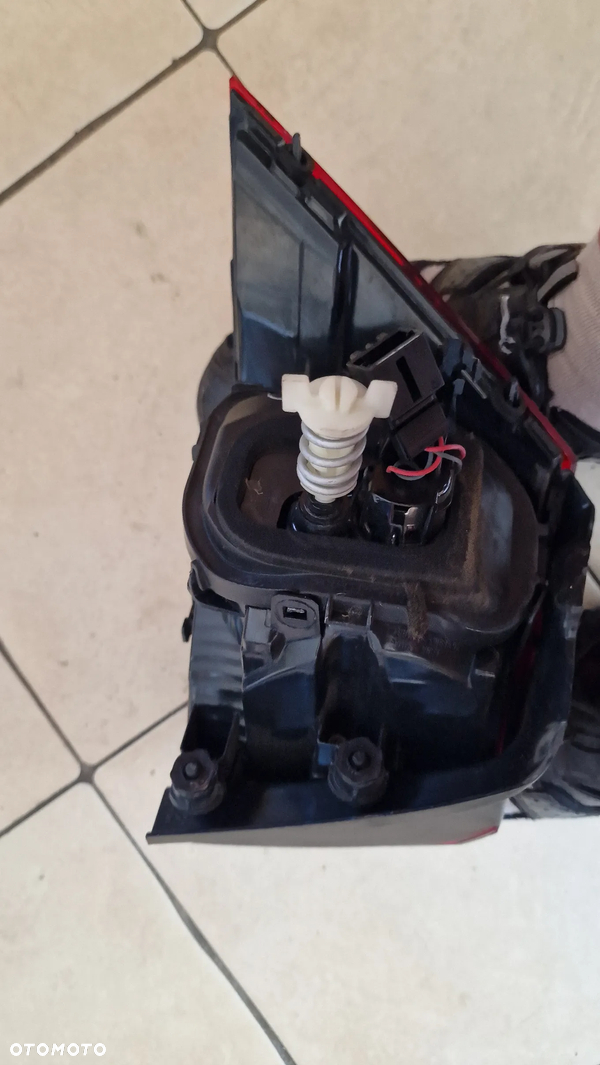 Vw Golf VIl tył prawa lampa