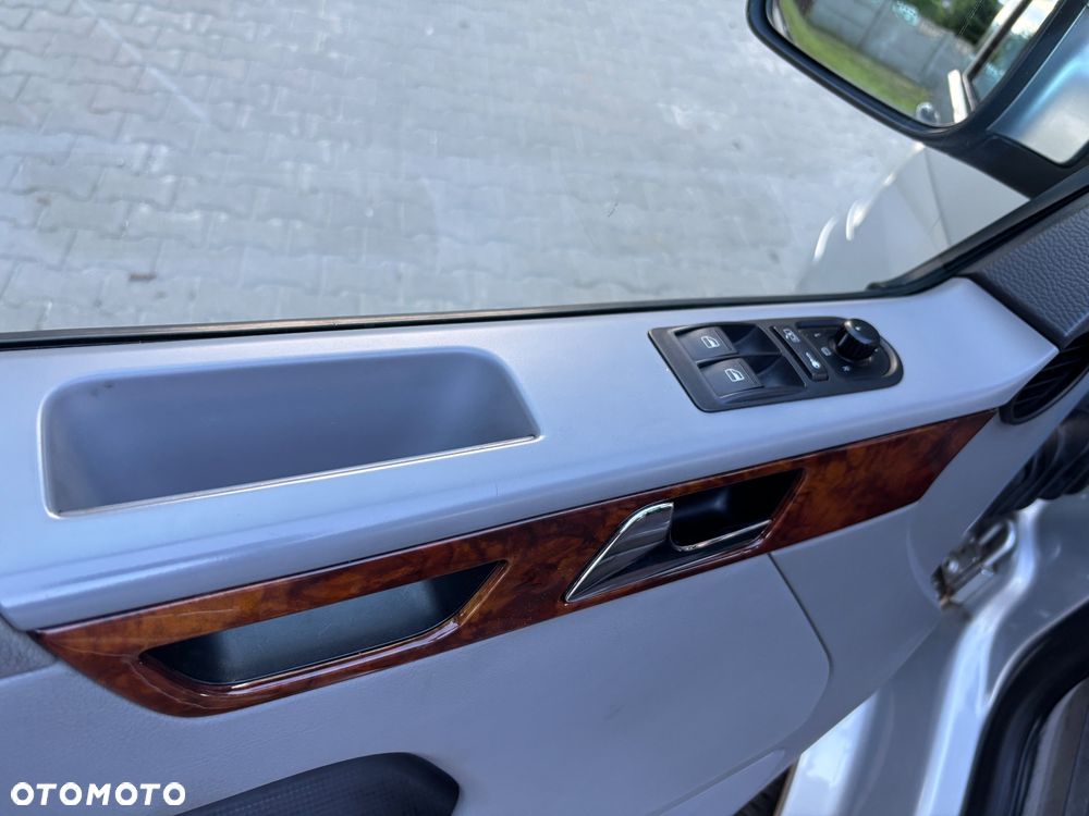 Volkswagen Multivan - 21