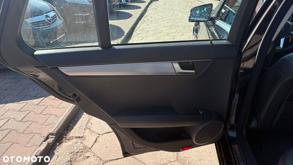 Mercedes-Benz Klasa C 220 CDI Avantgarde - 26