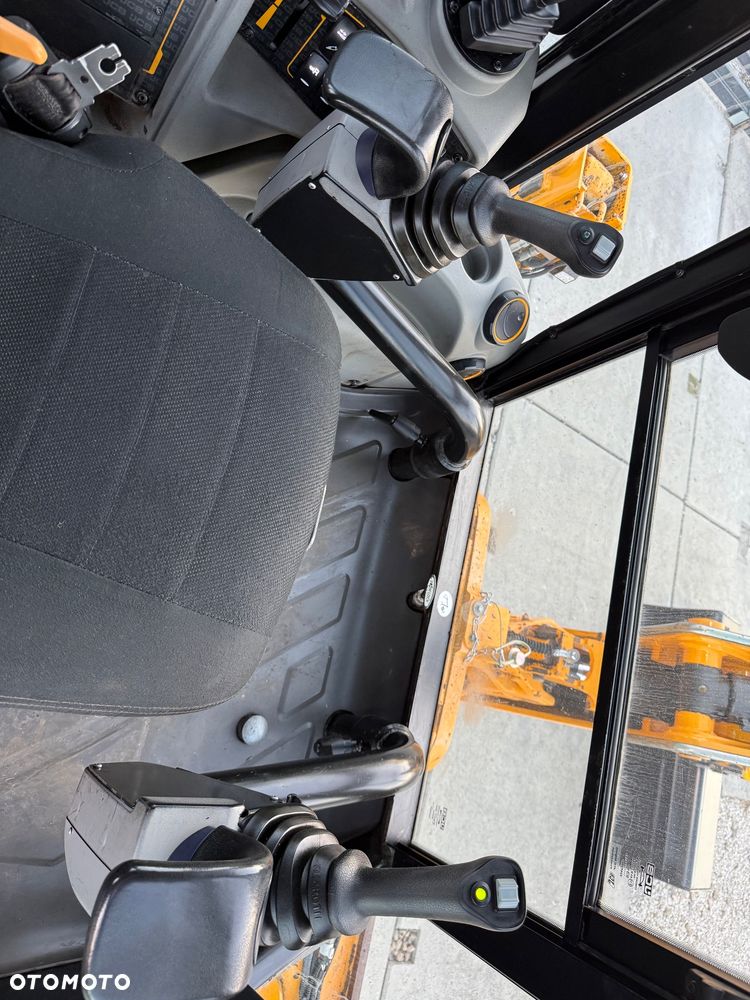 JCB 3CX Compact - 8