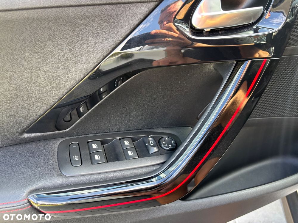 Peugeot 2008 1.2 PureTech GT Line S&S EAT8 - 13