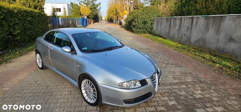 Alfa Romeo GT 1.9JTD 16V Distinctive - 2