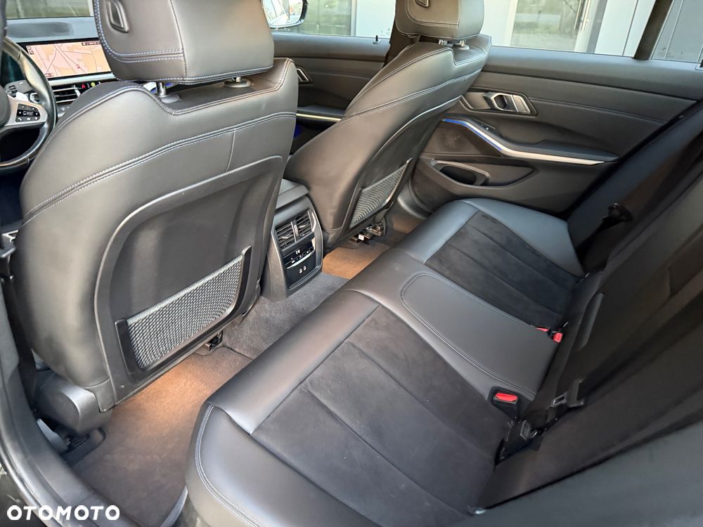 BMW Seria 3 320i M Sport Sport - 38