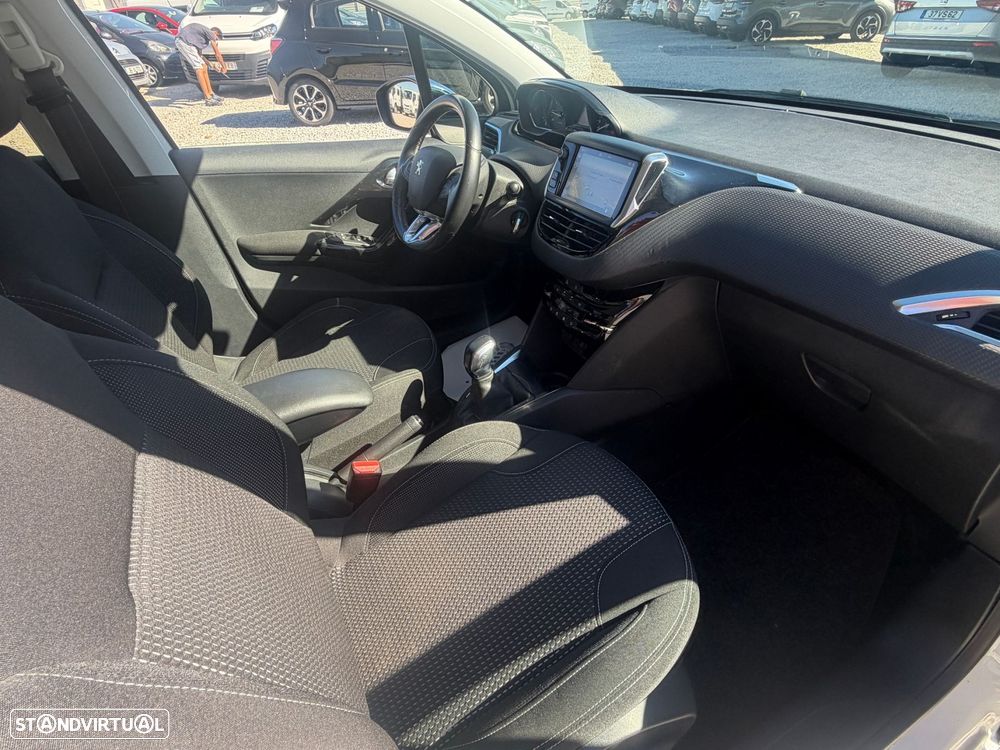 Peugeot 208 1.2 PureTech Allure - 11
