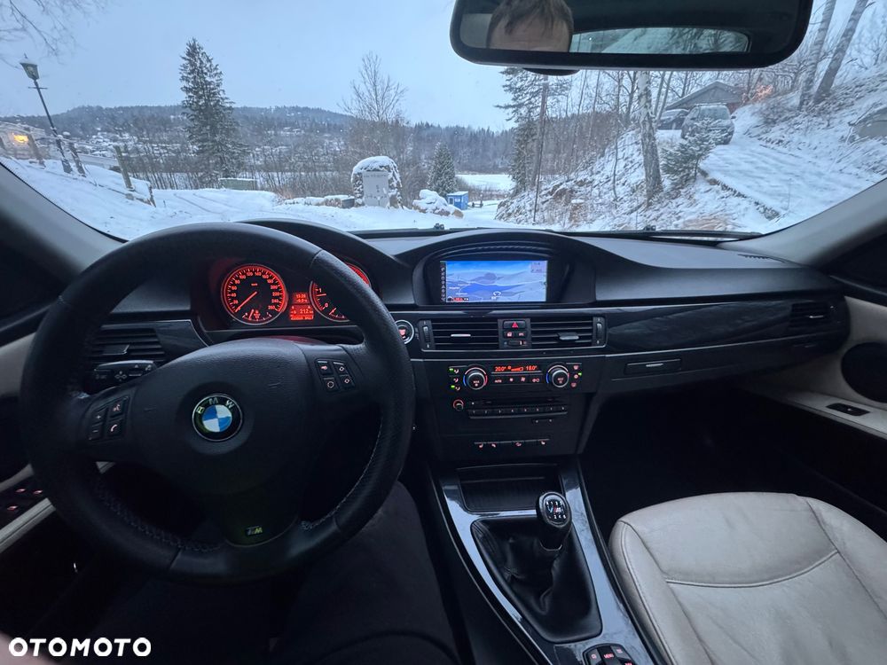 BMW Seria 3 330d xDrive - 34