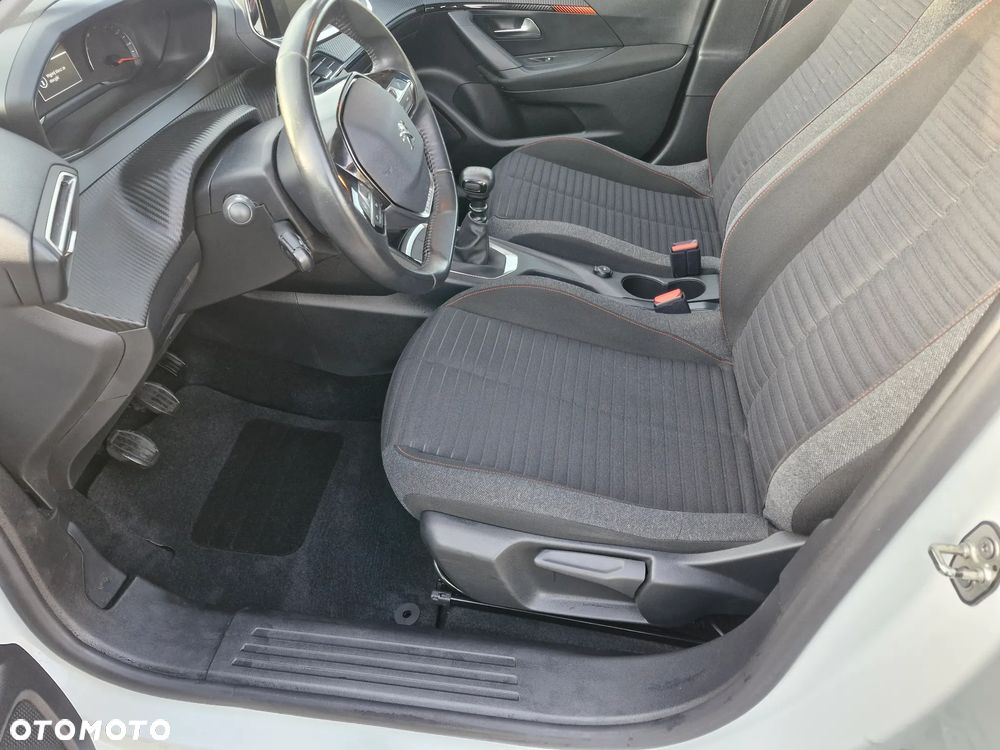 Peugeot 2008 - 11