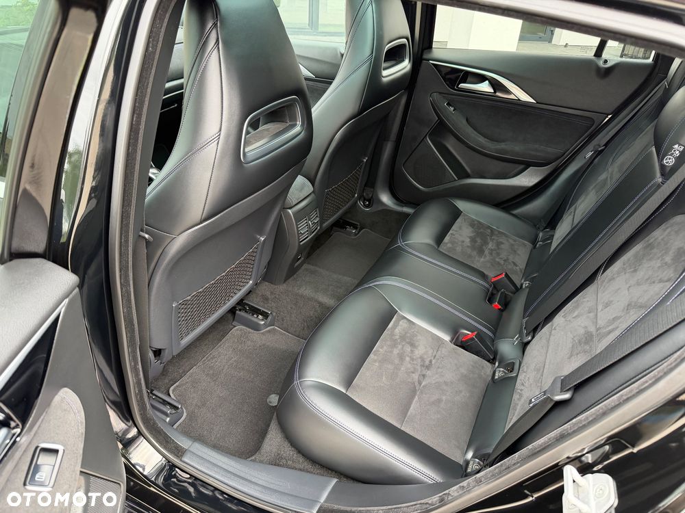 Infiniti Q30 2.0t DCT AWD Sport City Black - 27