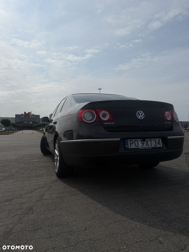 Volkswagen Passat 2.0 TDI DPF Highline - 24