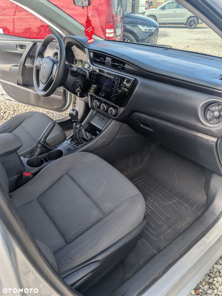 Toyota Corolla 1.4 D-4D Comfort - 23