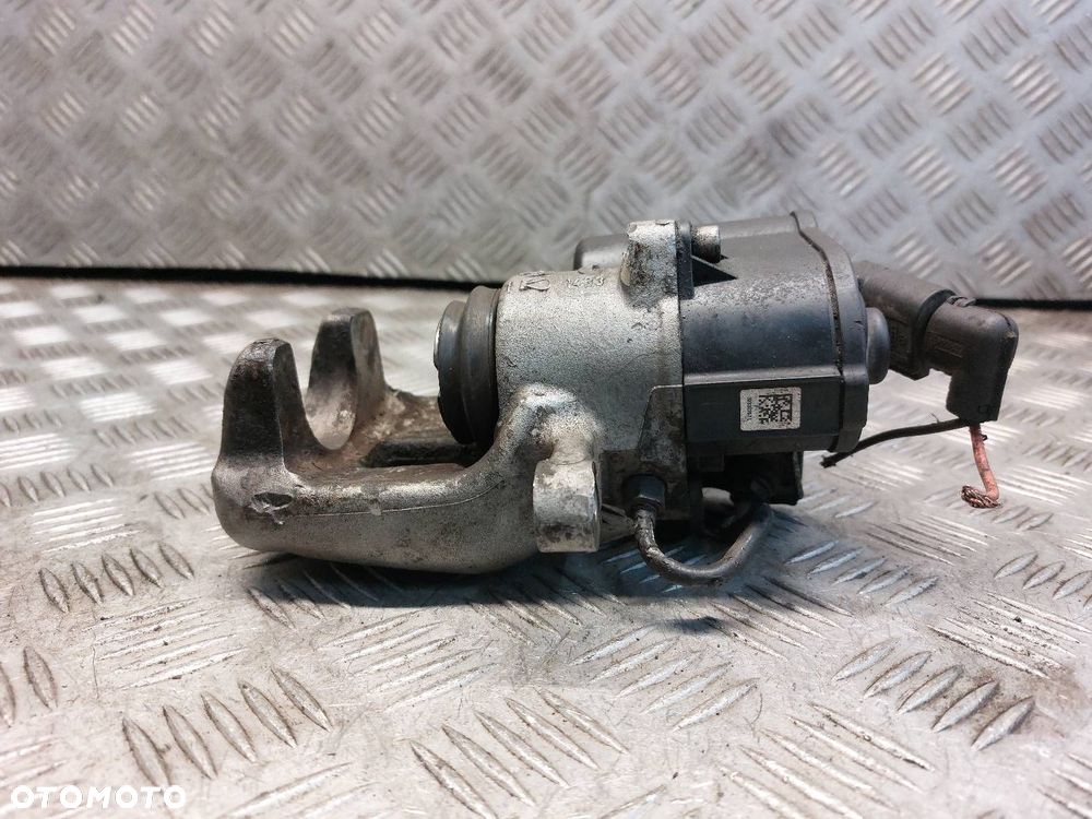 ZACISK HAMULCOWY LEWY TYŁ VOLKSWAGEN PASSAT B6 - 2