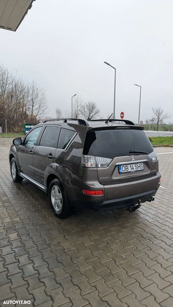 Mitsubishi Outlander - 15