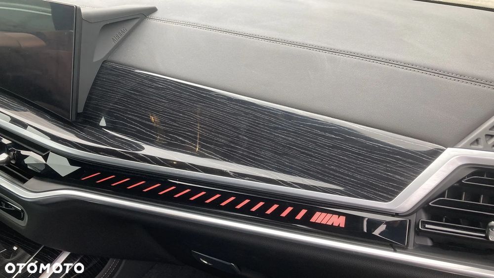 BMW X7 - 25