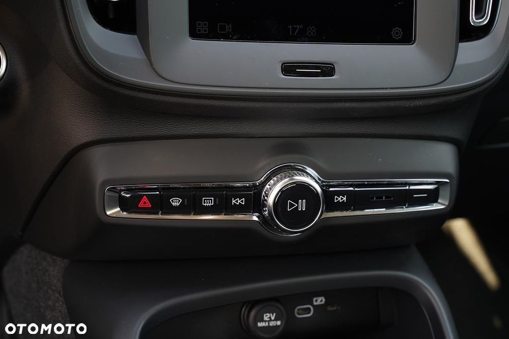Volvo XC 40 B3 Essential - 12