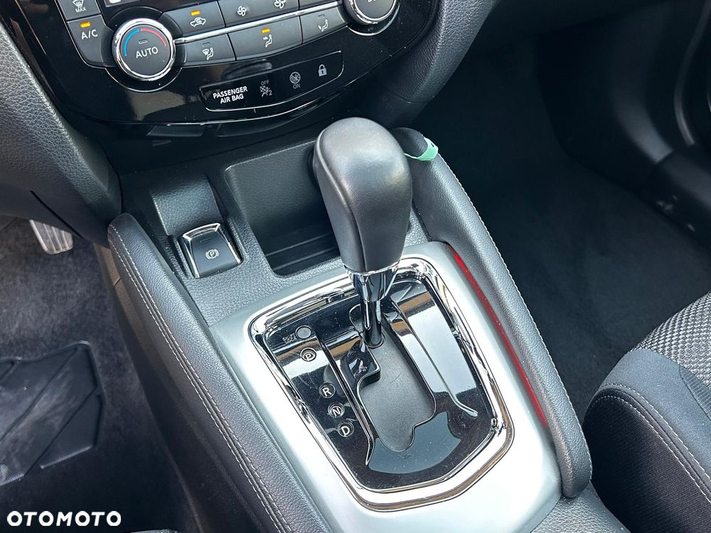Nissan Qashqai 1.2 DIG-T N-Connecta Xtronic - 16