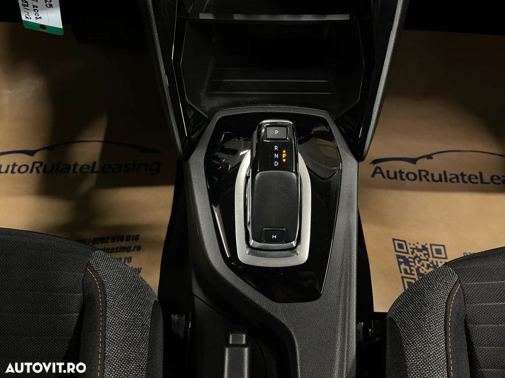 Peugeot 2008 PureTech 130 EAT8 Allure - 23