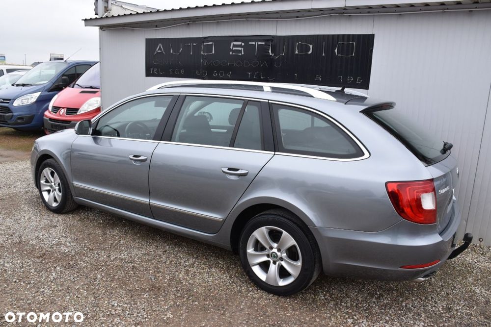 Skoda Superb 2.0 TDI DSG Ambition - 28