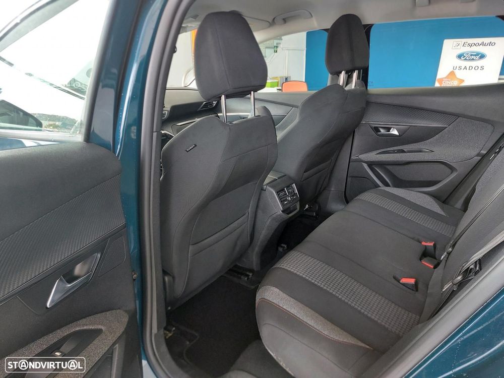Peugeot 3008 1.5 BlueHDi Active Pack — fotografia 16