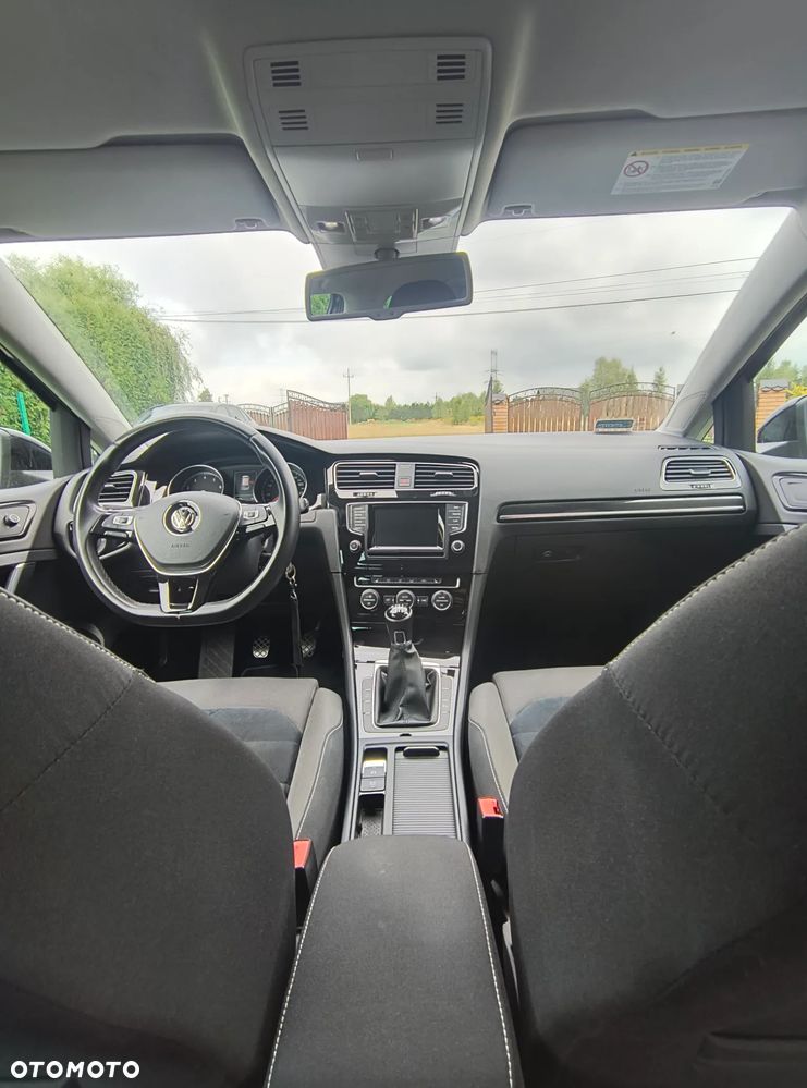 Volkswagen Golf - 11