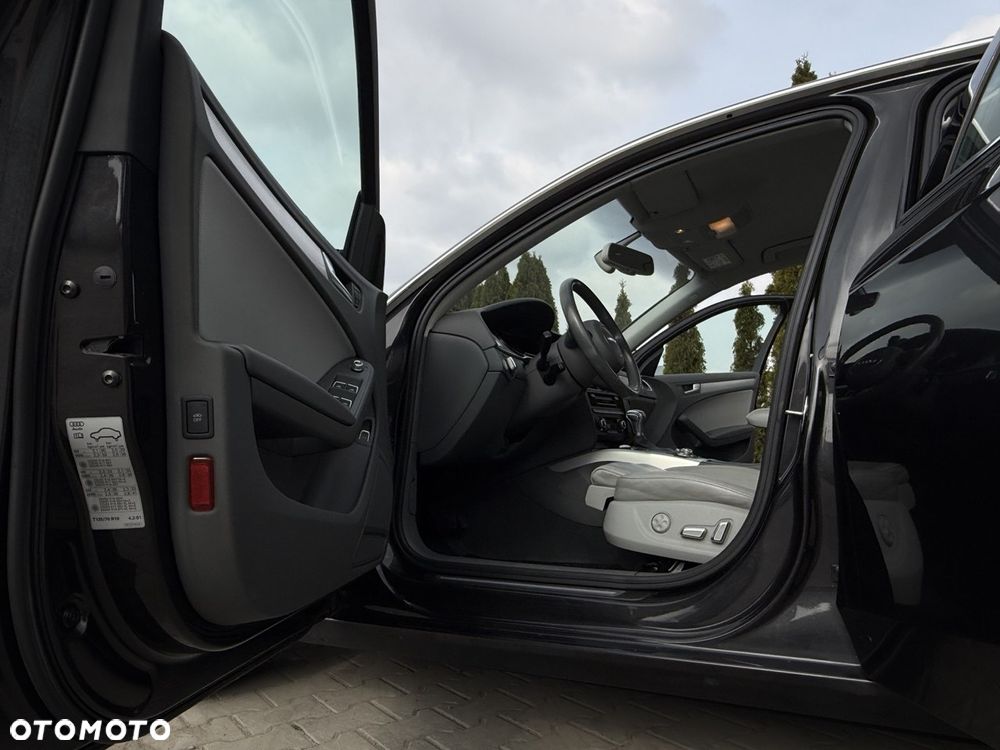 Audi A4 Limousine - 11