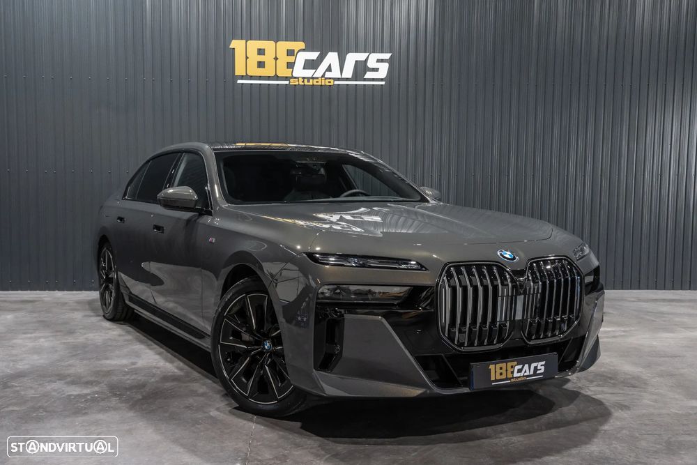 BMW 750 750e xDrive Pack Desportivo M - 44