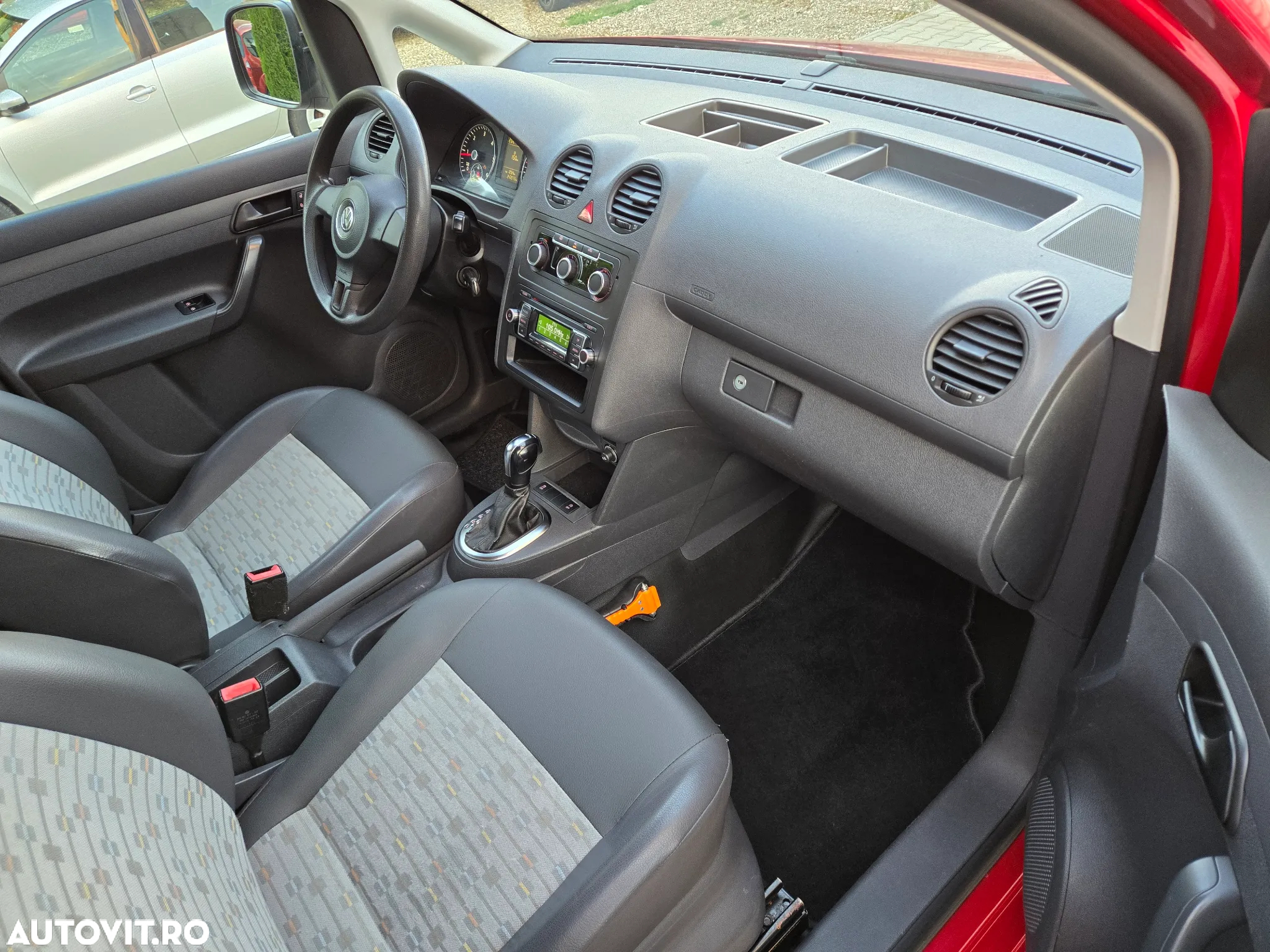 Volkswagen Caddy MAXI / CUTIE AUTOMATĂ / 2012 - 8