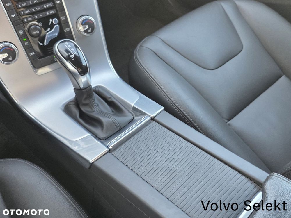Volvo V60 Cross Country - 25
