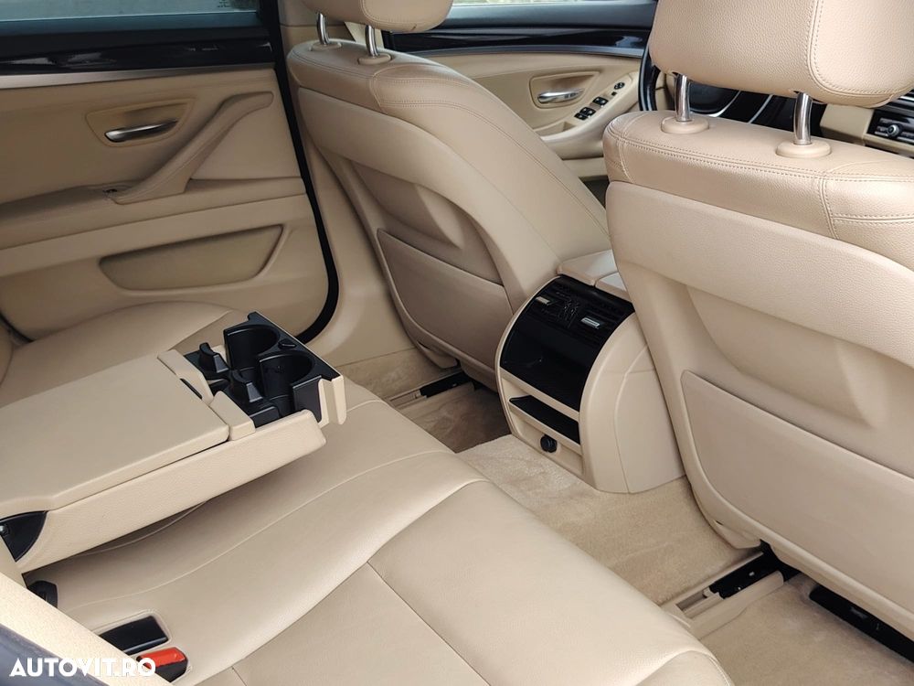 BMW Seria 5 520d Touring Luxury Line - 13