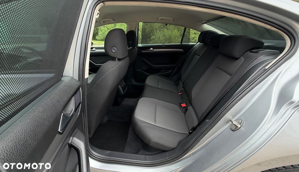 Volkswagen Passat 1.6 TDI BMT Comfortline - 31