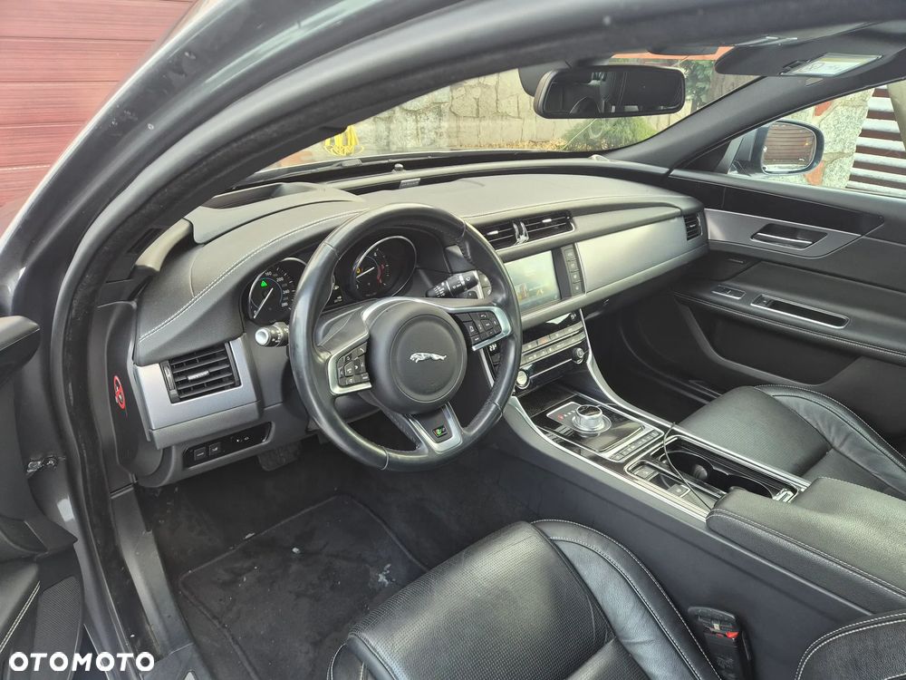 Jaguar XF 3.0 TDV6 R-Sport - 7