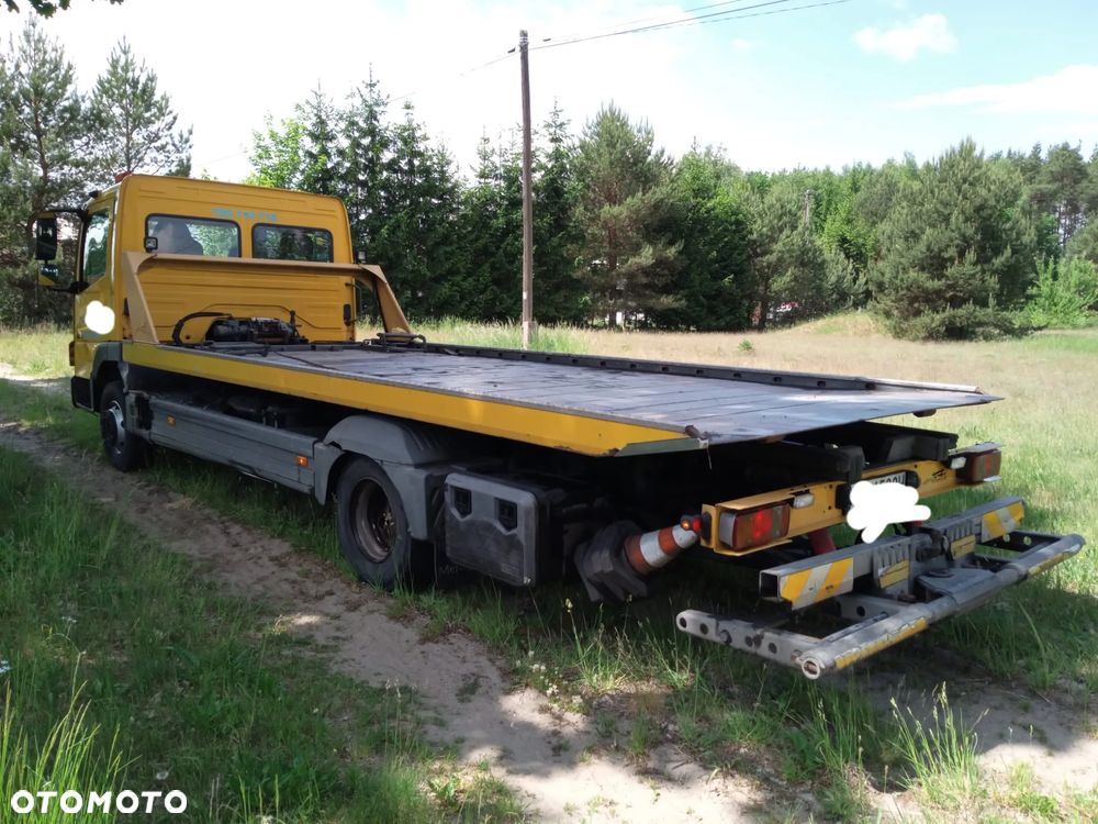 Mercedes-Benz 818 - 4