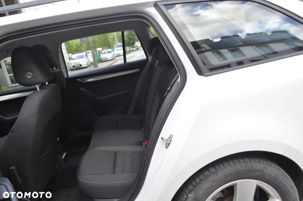 Skoda Octavia 1.5 TSI ACT Active - 8