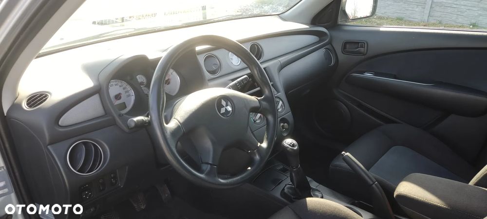 Mitsubishi Outlander 2.0 2WD Invite - 10