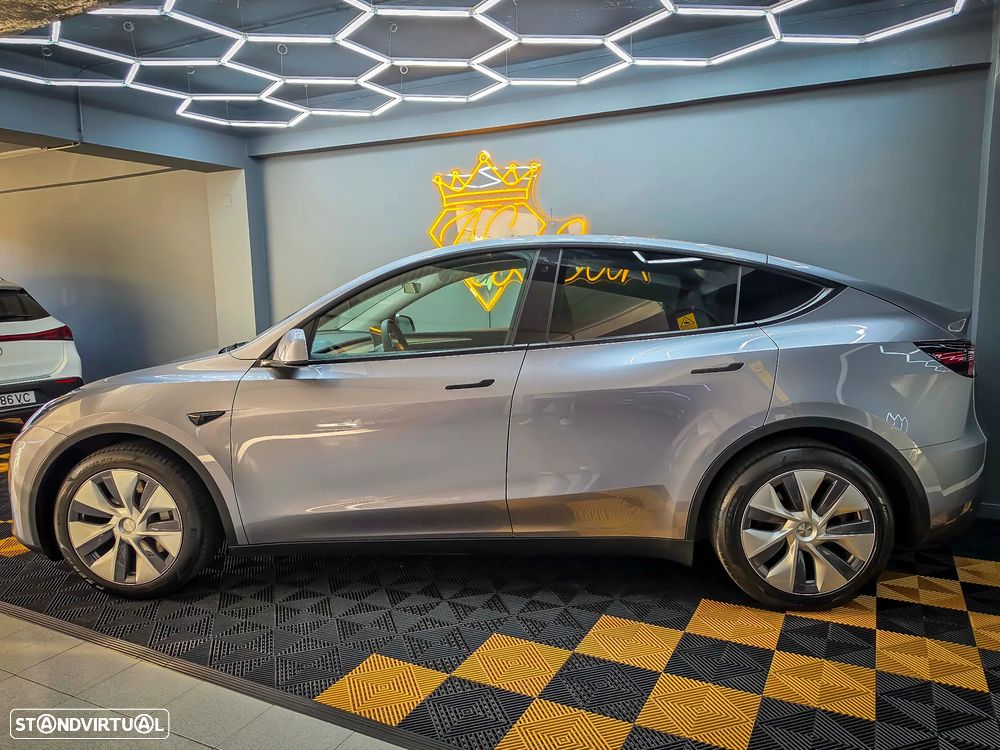 Tesla Model Y - 7
