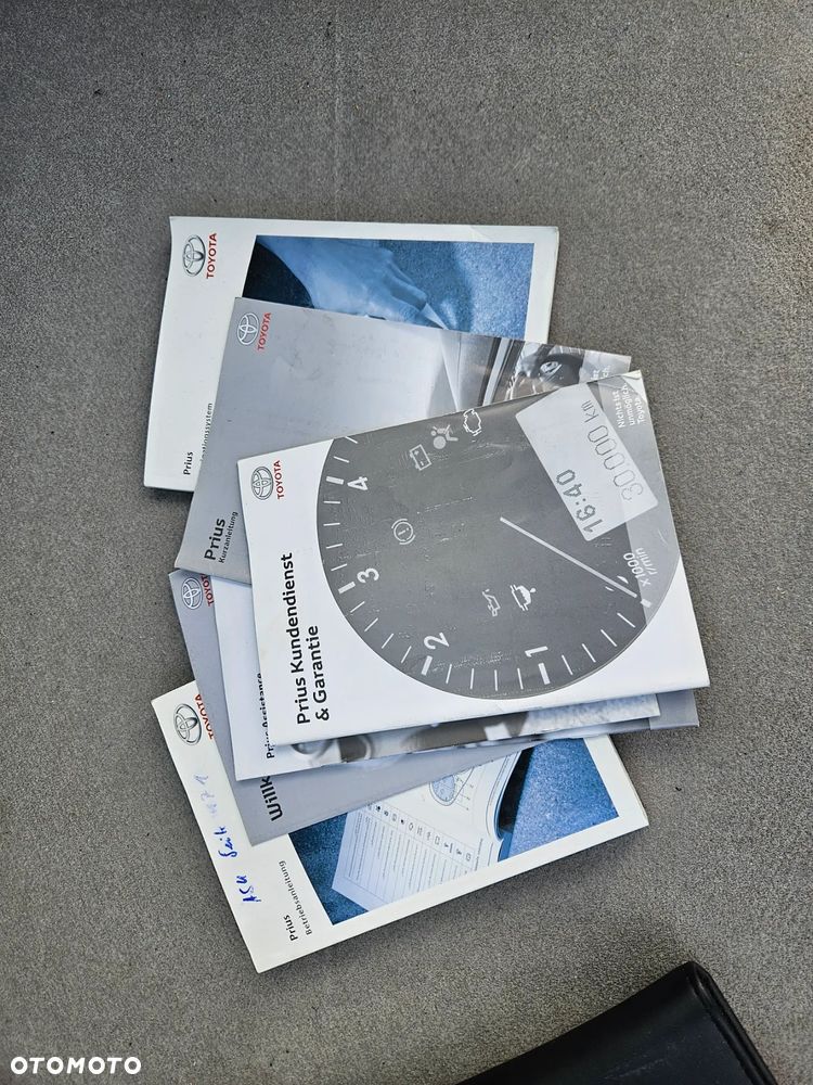 Toyota Prius (Hybrid) Executive - 22