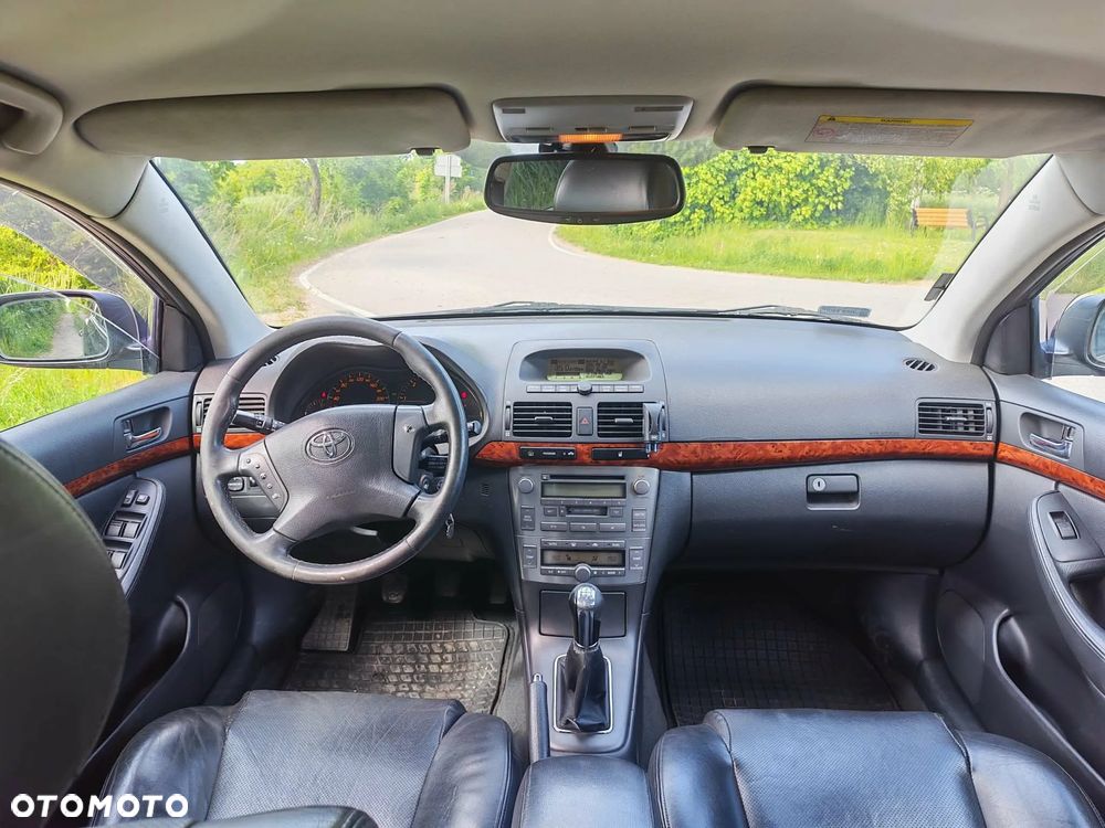 Toyota Avensis 2.0 D-4D Prestige - 2