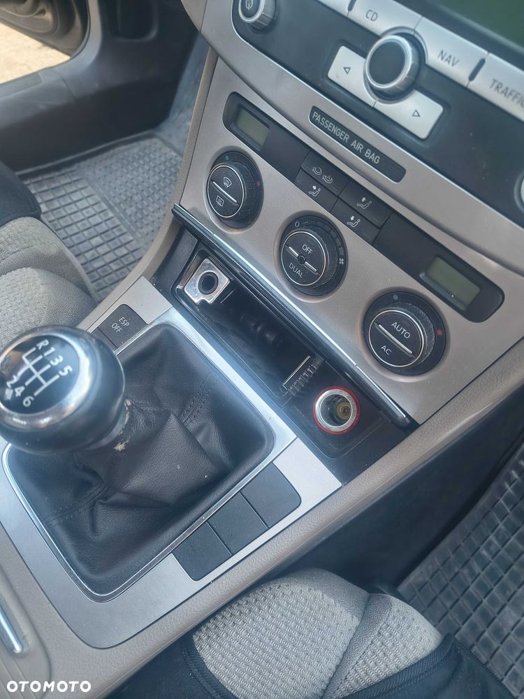 Volkswagen Passat - 8