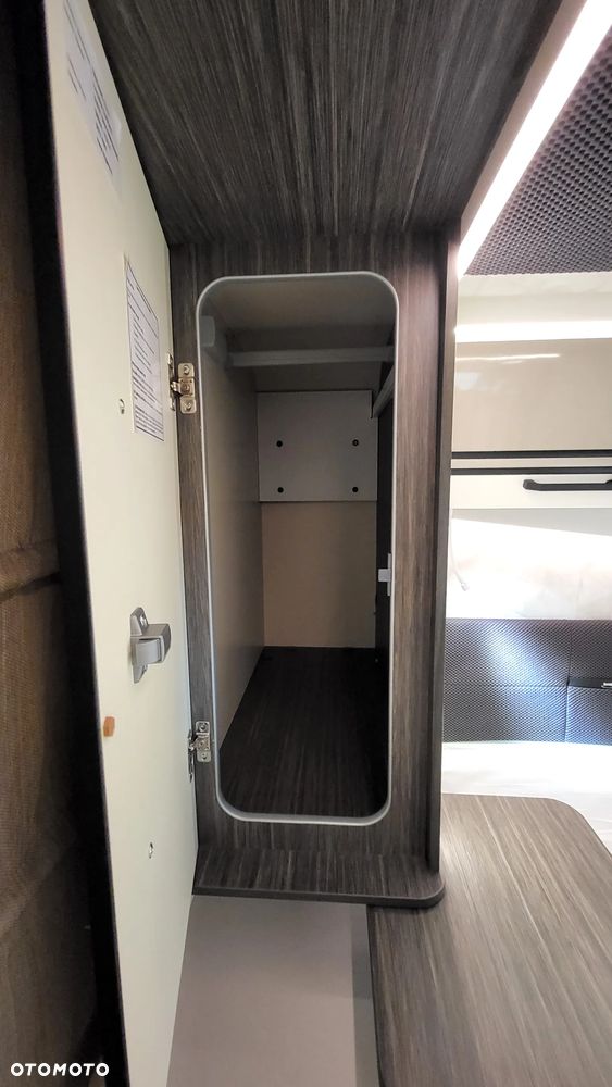 McLOUIS Nevis 879 - 5 osobowy - 35