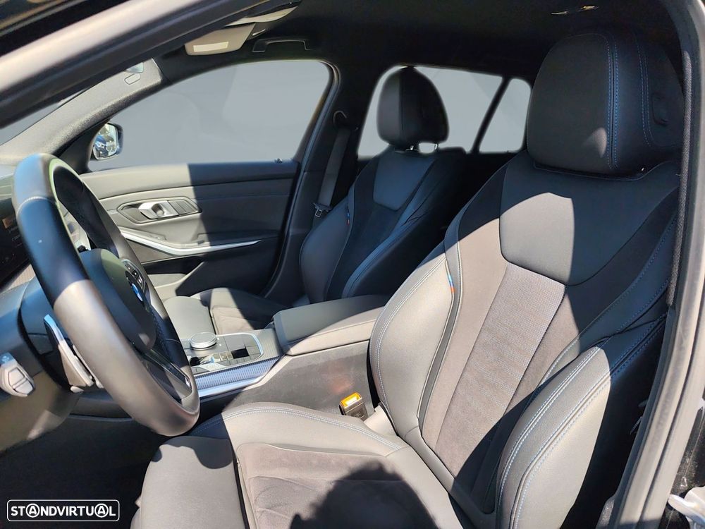 BMW 320 d Touring Pack Desportivo M Auto - 11